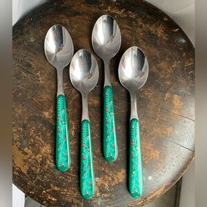Set of 4 Oneida Christmas Green Garland stainless steel spoons w/plastic handles